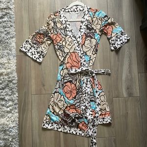 Diane Von Furstenberg Size Small Wrap Dress. Measures like a Small/Medium.